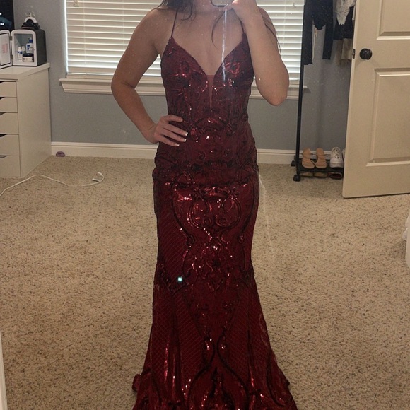 WhatchamaCallit Amarra Red/Maroon, sequin, tie back, Prom dress! size 00, XS. - Picture 4 of 5